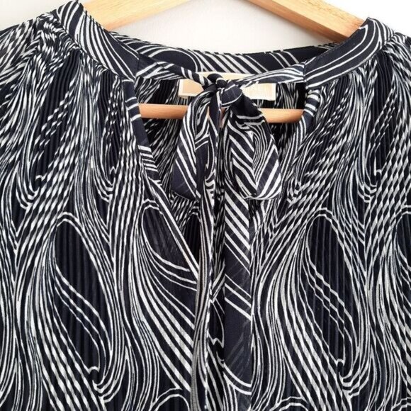 MICHAEL KORS Semi-Sheer Lightweight V-Neck Blouse Top B&W Sz XXS Flawed - Picture 6 of 16